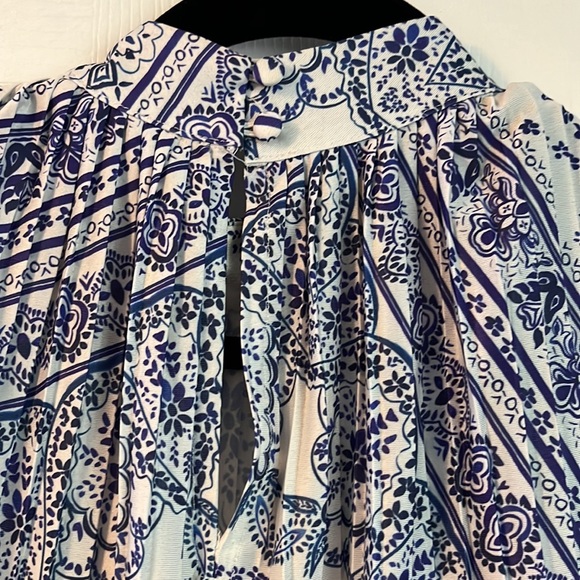 Pleated flowy top from H&M. Blue, white, purple. Size S. Button and keyhole. - Picture 2 of 3